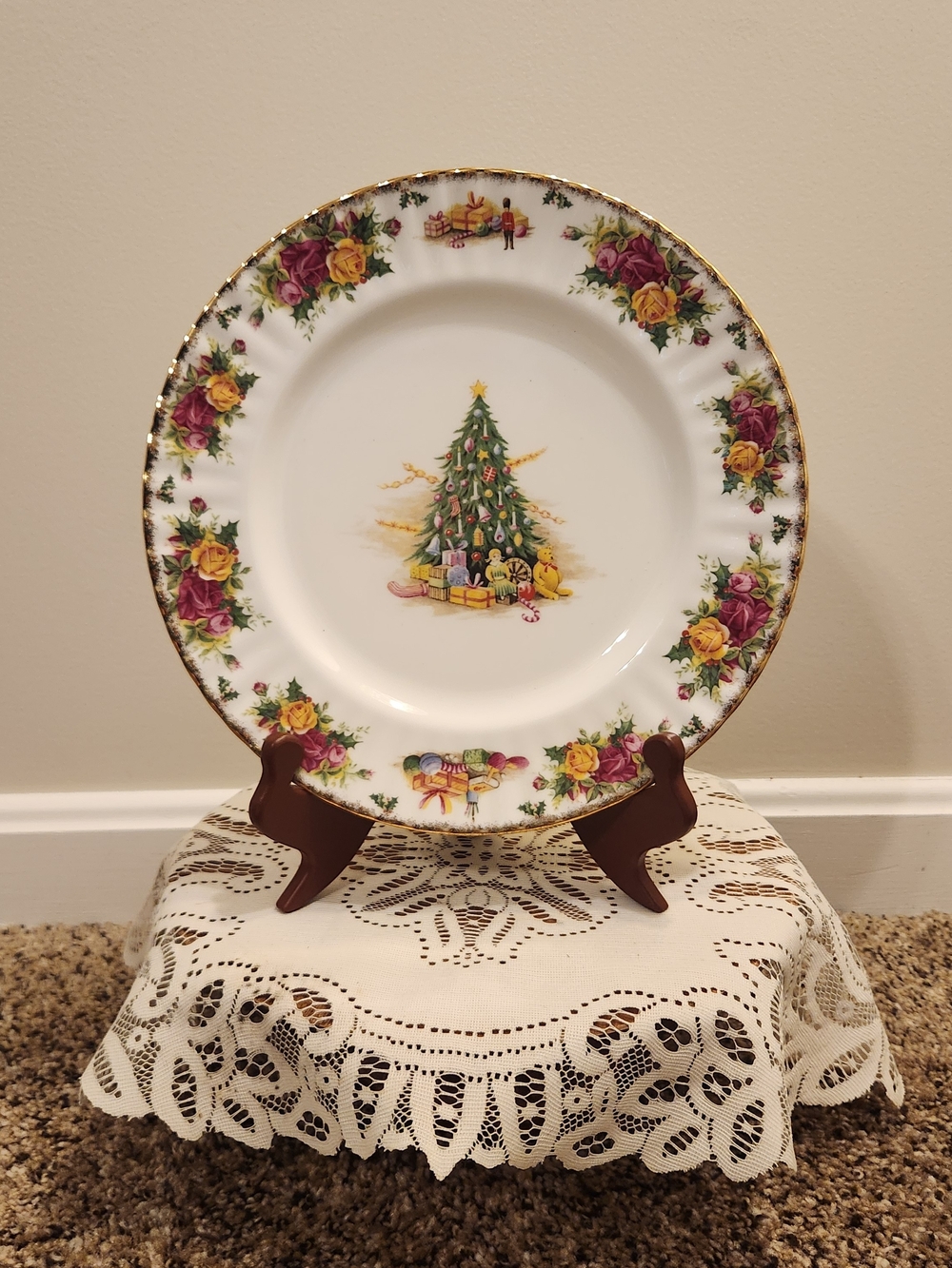 Royal Albert Old Country Roses 1990 "Christmas Magic" 10.25" Dinner Plate